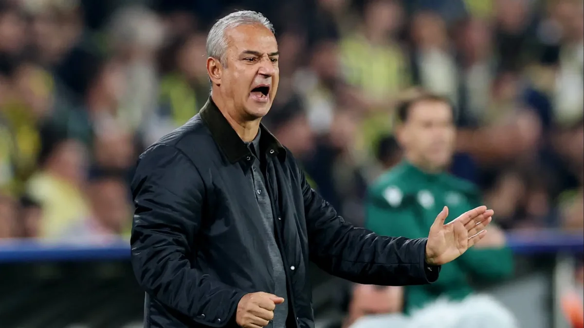 Fenerbahçe tribünlerinden İsmail Kartal'a istifa çağrısı