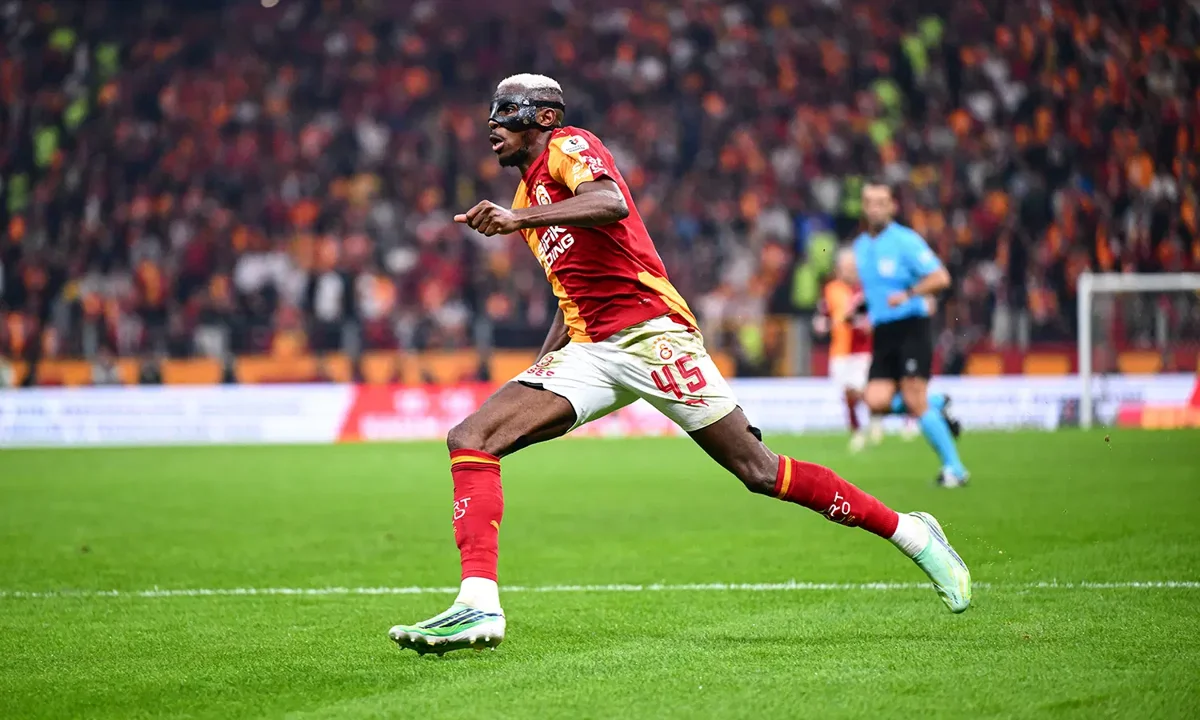 Osimhen, Batrakov'u övdü: "Çok sıra dışı"