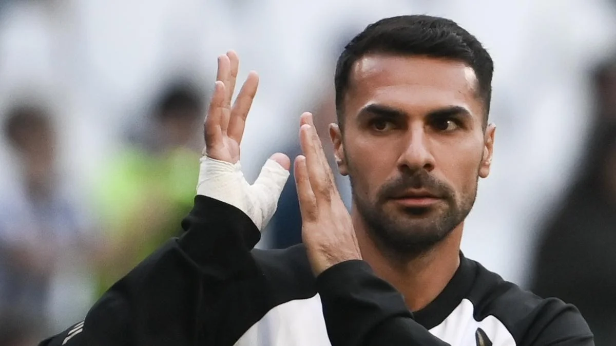 Juventus'tan Zeki Çelik için sakatlık açıklaması!