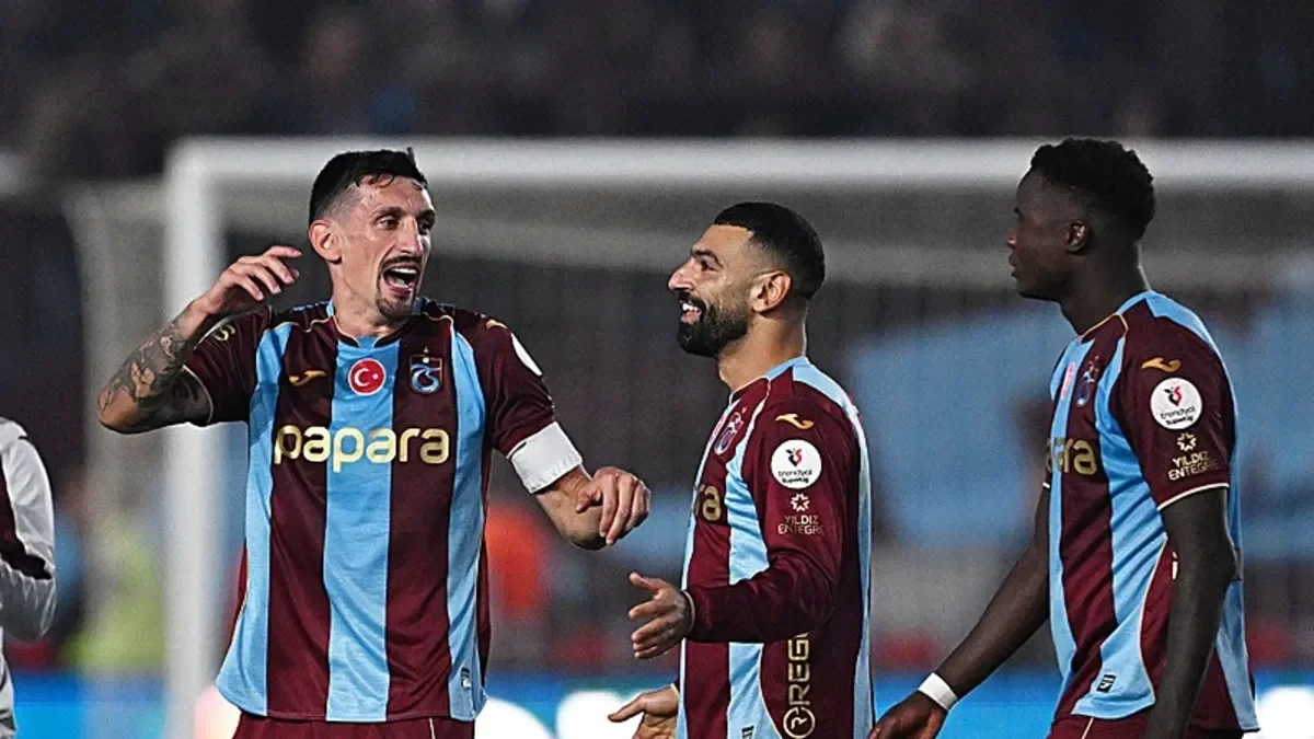 Trabzonspor derbide Beşiktaş'ı 2-0 yendi