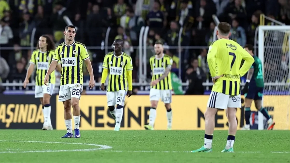 Kadıköy'de Fenerbahçe taraftarından yönetime istifa çağrısı