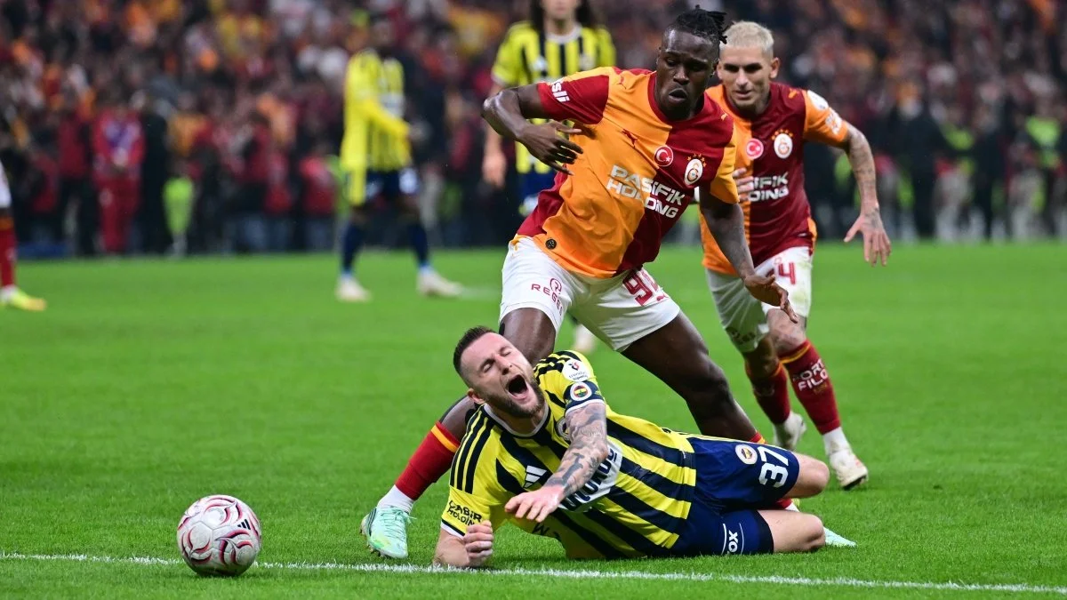 Galatasaray'da Singo kararı: Okan Buruk savunmayı değiştiriyor