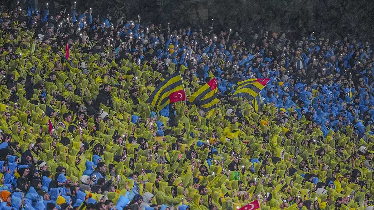 Fenerbahçe yönetiminden derbide taraftara jest