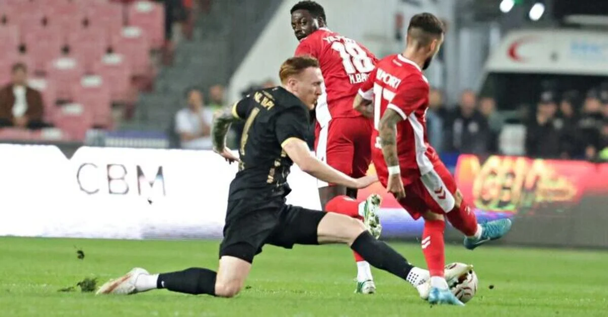 Amed SK, Samsunspor'u 2-1 yenip liderliğe yükseldi