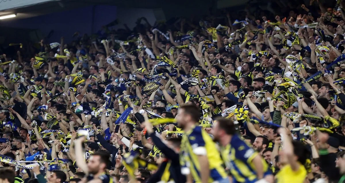 Fenerbahçe'den derbi öncesi taraftarına jest! Tribünde dağıtılacak