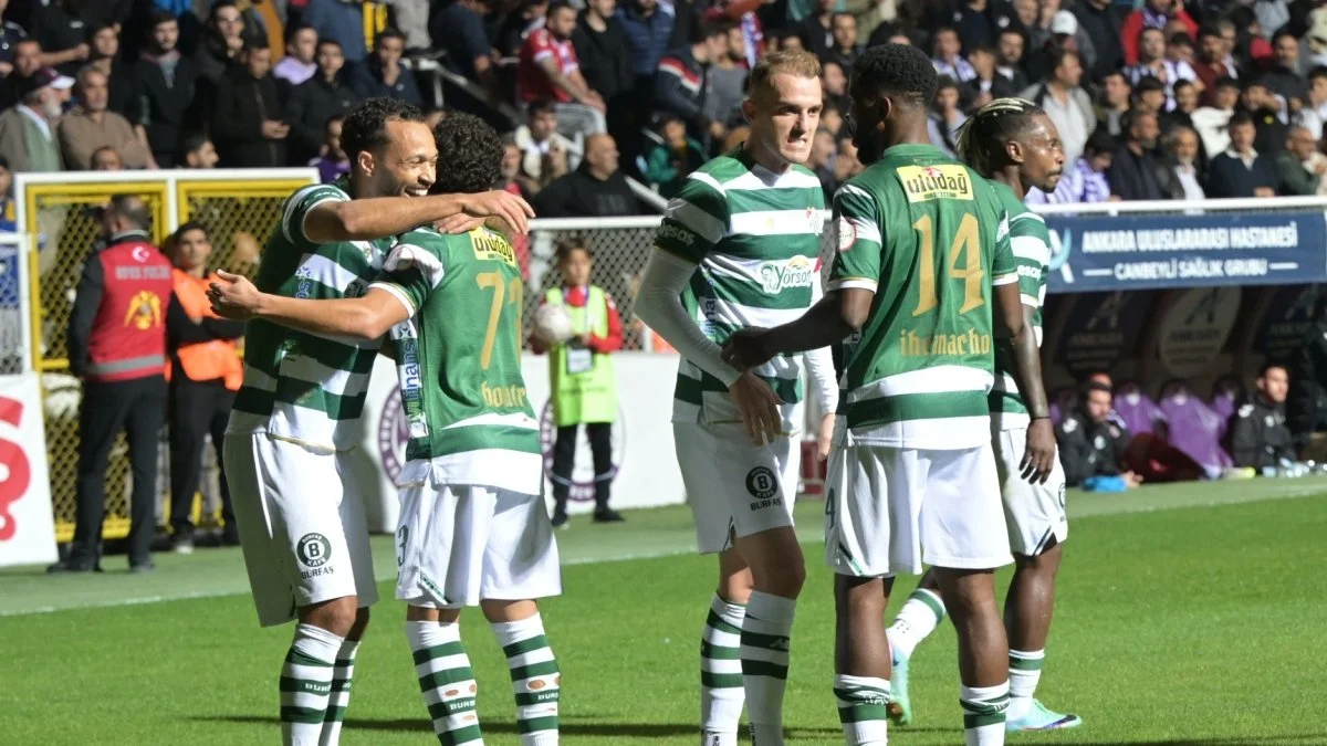 Bursaspor, Süper Lig hedefine zirvede ilerliyor