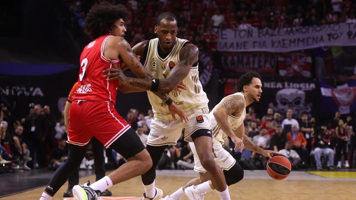 Fenerbahçe Tarfin, Olympiakos'u 64-61 Yendi