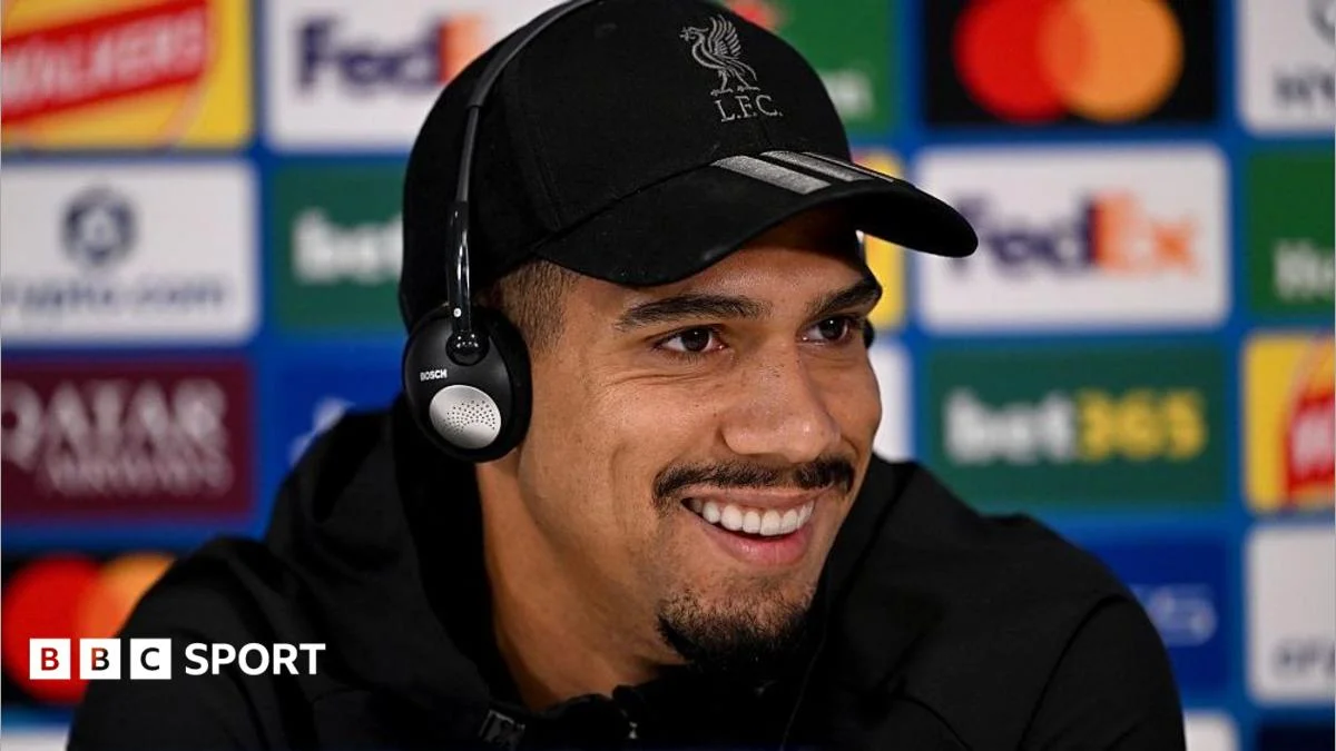 Araujo, Liverpool'da geçici çözüm mü