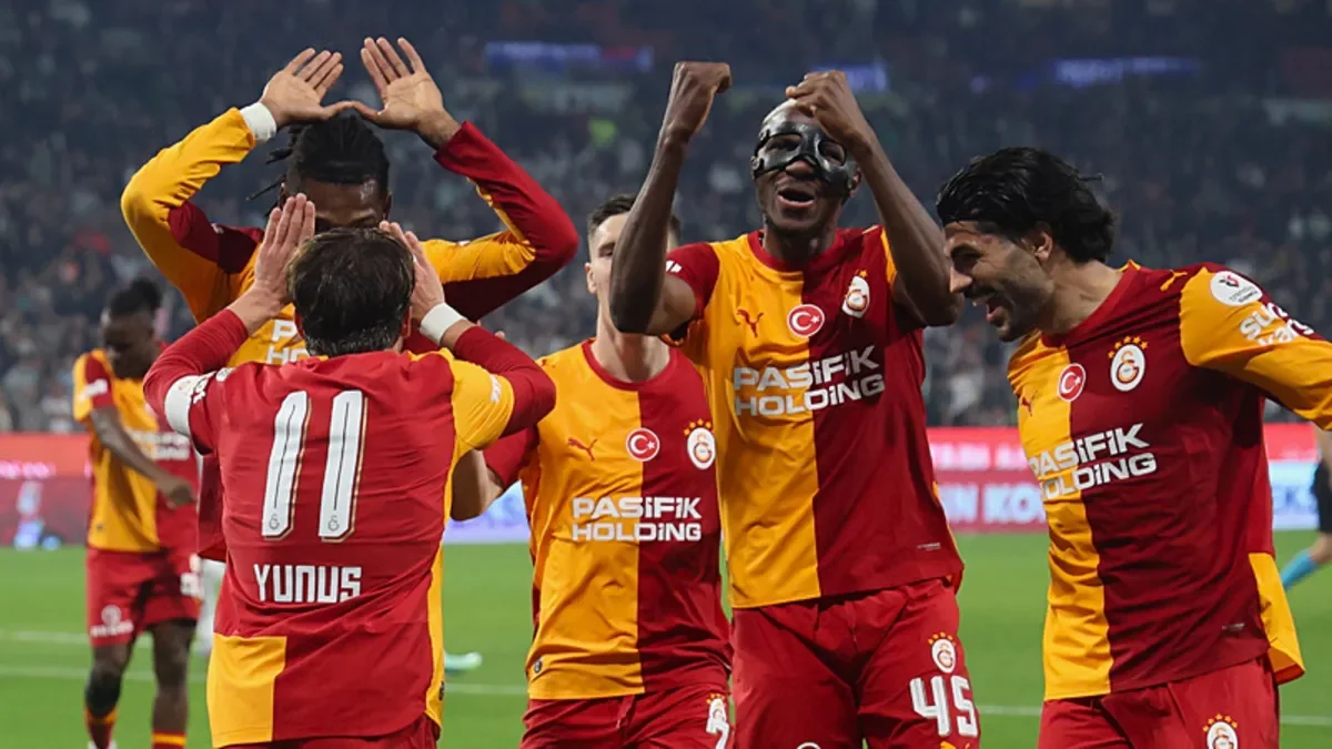 Manchester United, Osimhen için devre arası hamlesinde
