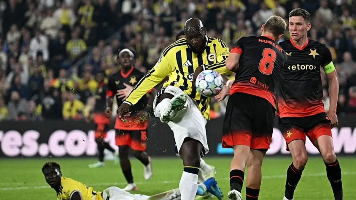 Fenerbahçe, Slavia Prag ile 2-2 berabere kaldı